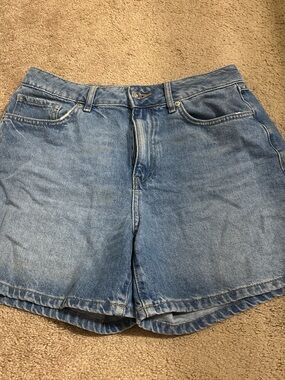 Classic 90s Style Jean Shorts - Light Blue